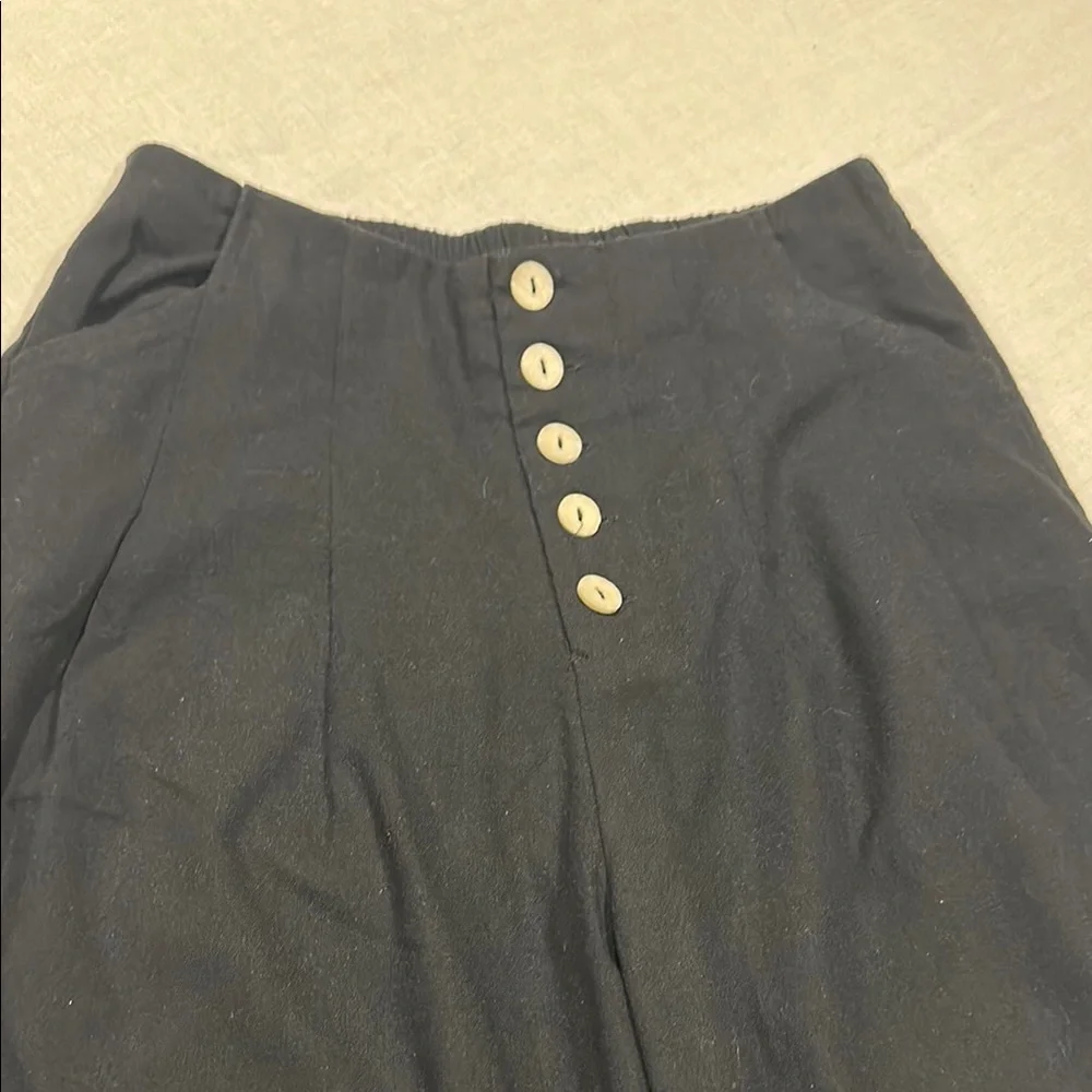 Francesca's Collections Black Cropped Pants - Picture 3 of 7